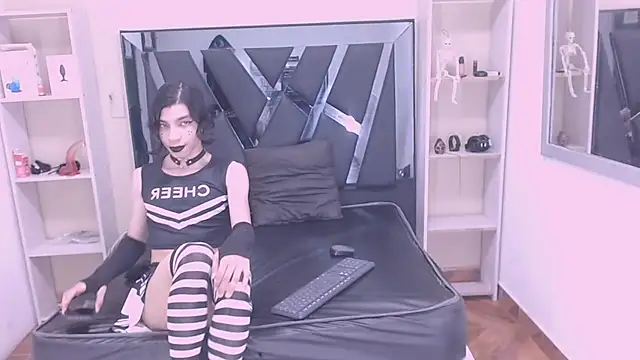 Snapshot of Atley_Dolly chatting on 10/28/25, 09:28 Atley Dolly online show from 10/28/25, 09:28