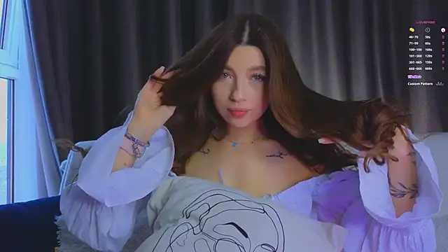 VirginiaHouston online show from 11/12/25, 06:25