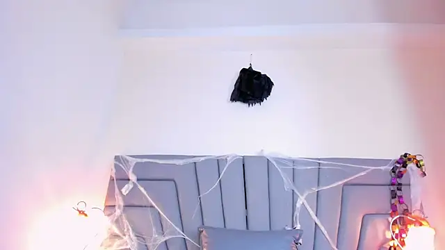 Maia 520 online show from 10/28/25, 05:48