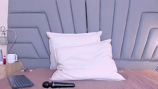 Maia 520 online show from 04/21/26, 01:42