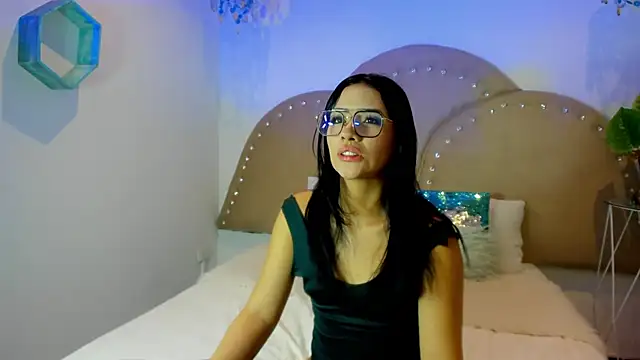 Snapshot of alanna_blaze chatting on 09/27/25, 12:21 alanna blaze online show from 09/27/25, 12:21