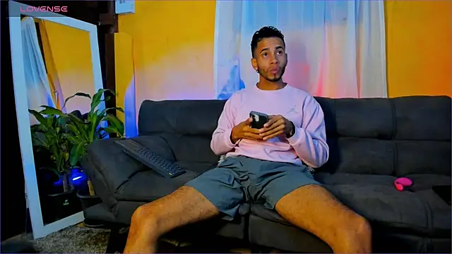 Snapshot of Alex_bigcock11_ chatting on 09/20/25, 01:39 Alex bigcock11 online show from 09/20/25, 01:39