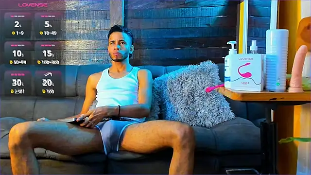 Snapshot of Alex_bigcock11_ chatting on 09/22/25, 03:36 Alex bigcock11 online show from 09/22/25, 03:36