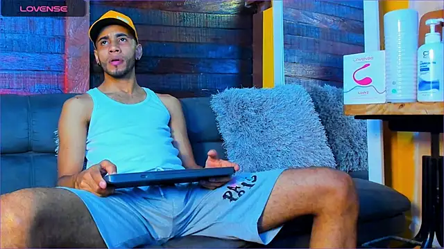 Snapshot of Alex_bigcock11_ chatting on 10/03/25, 06:49 Alex bigcock11 online show from 10/03/25, 06:49