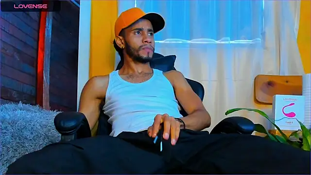 Snapshot of Alex_bigcock11_ chatting on 10/18/25, 01:12 Alex bigcock11 online show from 10/18/25, 01:12