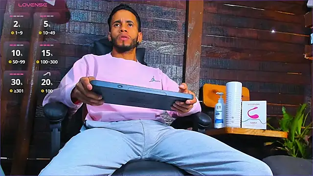 Snapshot of Alex_bigcock11_ chatting on 11/23/25, 02:39 Alex bigcock11 online show from 11/23/25, 02:39