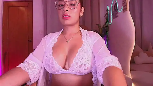 Snapshot of megansan_ chatting on 05/07/26, 02:22 megansan online show from 05/07/26, 02:22