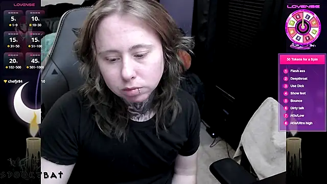 Snapshot of Spookbats chatting on 11/19/25, 10:43 Spookbats online show from 11/19/25, 10:43