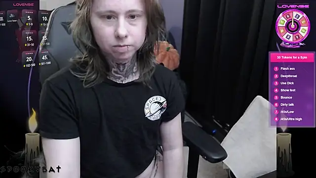 Snapshot of Spookbats chatting on 11/21/25, 12:43 Spookbats online show from 11/21/25, 12:43