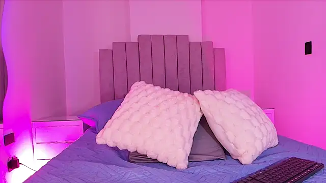 valecastro  online show from 11/29/25, 08:01