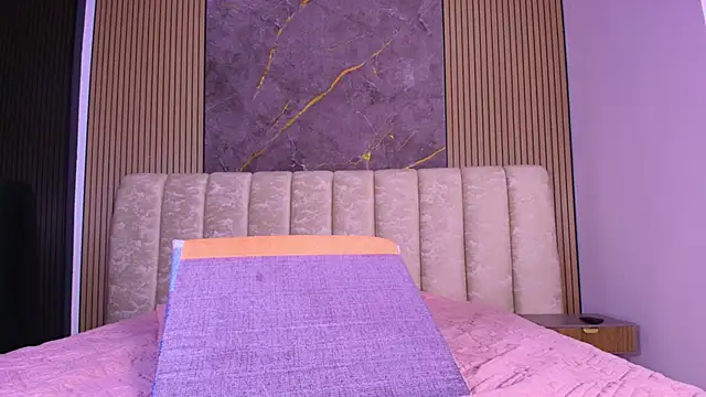 valecastro  online show from 12/03/25, 07:12