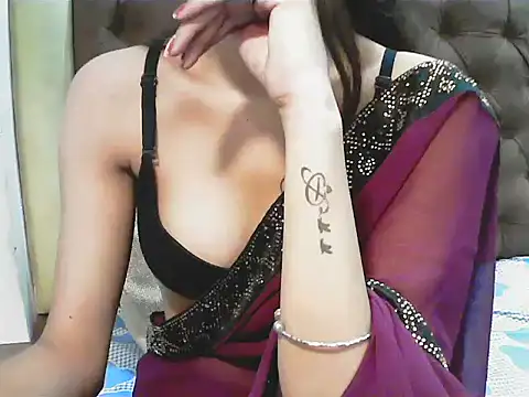 Snapshot of elize__ chatting on 09/23/25, 02:14 elize   online show from 09/23/25, 02:14