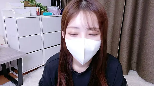 Snapshot of Ema_o0_chan chatting on 10/13/25, 11:21 Ema o0 chan online show from 10/13/25, 11:21