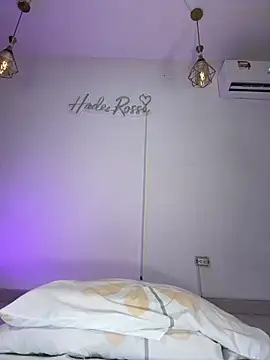 Snapshot of hade_rosse chatting on 05/19/26, 02:01 hade rosse online show from 05/19/26, 02:01