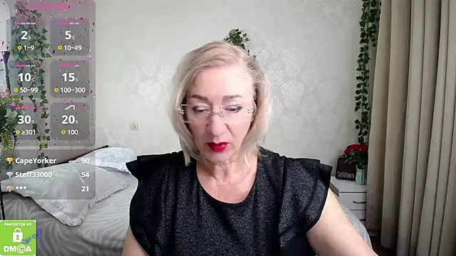 hunters woman online show from 10/24/25, 12:08