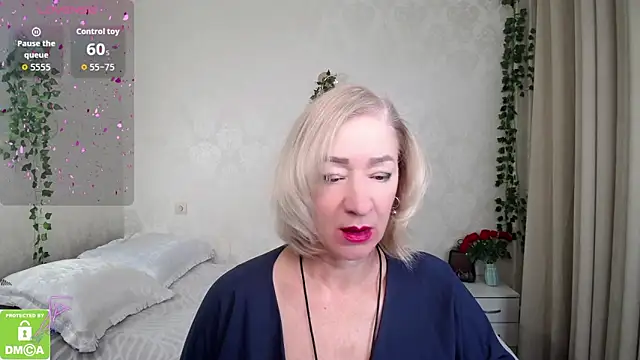 hunters woman online show from 11/11/25, 02:06