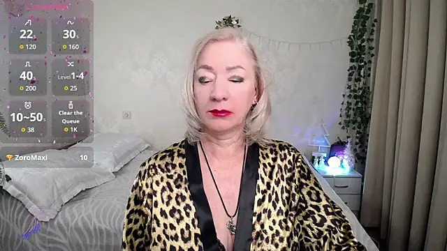 hunters woman online show from 12/14/25, 10:47