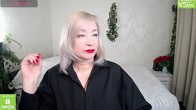 hunters woman online show from 03/29/26, 05:02