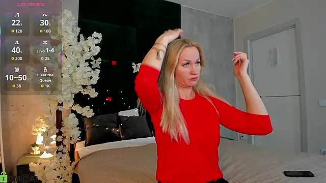 KiraSun online show from 12/19/25, 11:50