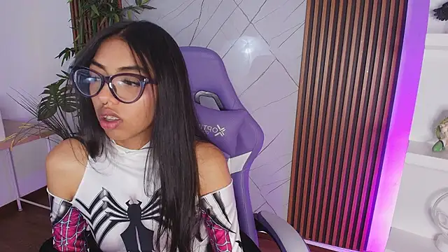 Snapshot of Sphere01 chatting on 02/06/26, 03:44 Sphere01 online show from 02/06/26, 03:44