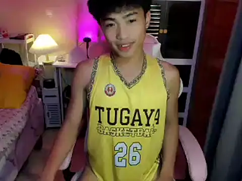 Snapshot of yourhotpinoy chatting on 10/06/25, 10:12 yourhotpinoy online show from 10/06/25, 10:12