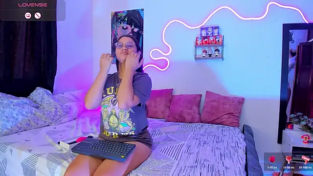 Dilan and Mia online show from 09/20/25, 04:30