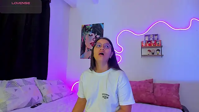 Dilan and Mia online show from 09/28/25, 01:49