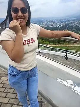 Dilan and Mia online show from 10/08/25, 03:31