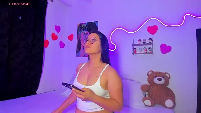 Dilan and Mia online show from 04/18/26, 03:05