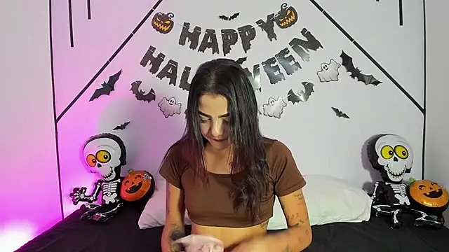 MiahCornell  online show from 11/01/25, 07:05