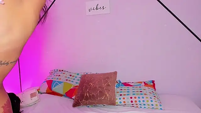 MiahCornell  online show from 11/08/25, 07:45