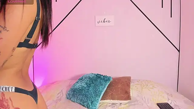 MiahCornell  online show from 11/26/25, 08:43