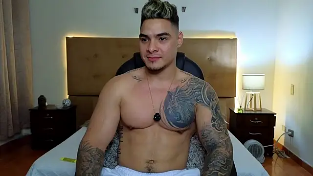 Snapshot of Steven_Velez chatting on 09/13/25, 02:44 Steven Velez online show from 09/13/25, 02:44