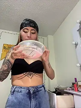 Snapshot of Sallem_Pink chatting on 09/30/25, 11:37 Sallem Pink online show from 09/30/25, 11:37