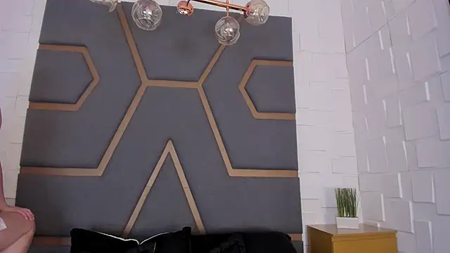 Snapshot of MeganHoffmaan chatting on 09/20/25, 11:33 MeganHoffmaan online show from 09/20/25, 11:33