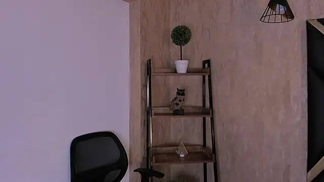 Snapshot of MeganHoffmaan chatting on 10/28/25, 07:38 MeganHoffmaan online show from 10/28/25, 07:38