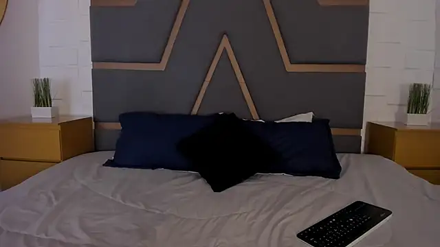 Snapshot of MeganHoffmaan chatting on 11/17/25, 03:34 MeganHoffmaan online show from 11/17/25, 03:34