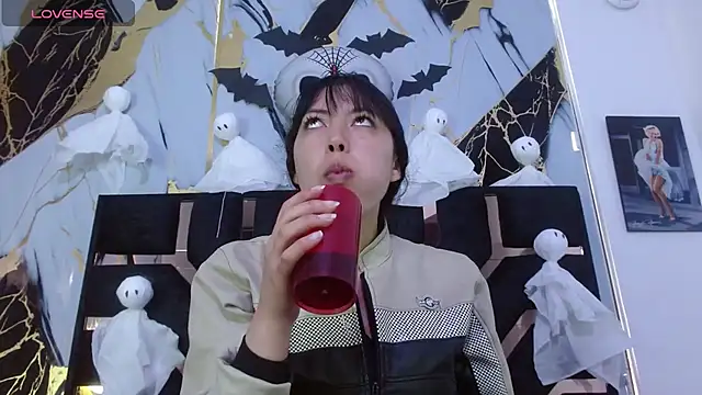 malejahotcs01 online show from 10/22/25, 11:32