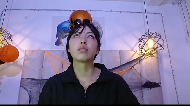 malejahotcs01 online show from 10/30/25, 11:11