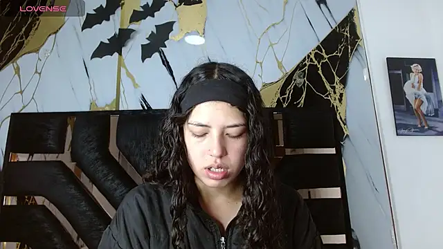 malejahotcs01 online show from 11/28/25, 11:35