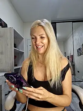 Monna online show from 11/29/25, 03:26