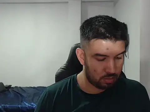 Snapshot of Axel11113 chatting on 09/16/25, 09:16 Axel11113 online show from 09/16/25, 09:16