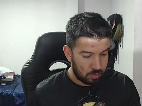 Snapshot of Axel11113 chatting on 10/01/25, 02:17 Axel11113 online show from 10/01/25, 02:17