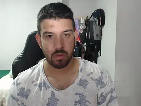 Snapshot of Axel11113 chatting on 11/13/25, 03:27 Axel11113 online show from 11/13/25, 03:27