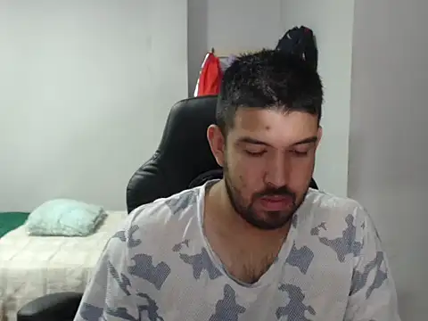 Snapshot of Axel11113 chatting on 11/14/25, 03:05 Axel11113 online show from 11/14/25, 03:05