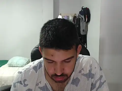 Snapshot of Axel11113 chatting on 11/15/25, 03:37 Axel11113 online show from 11/15/25, 03:37