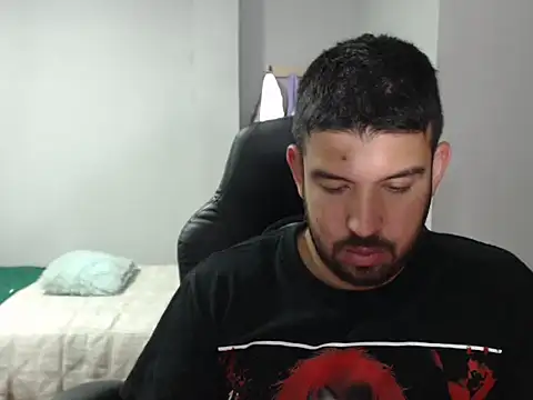 Snapshot of Axel11113 chatting on 11/18/25, 02:39 Axel11113 online show from 11/18/25, 02:39