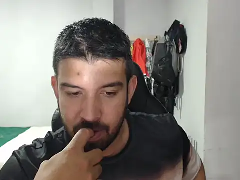 Snapshot of Axel11113 chatting on 11/22/25, 03:27 Axel11113 online show from 11/22/25, 03:27