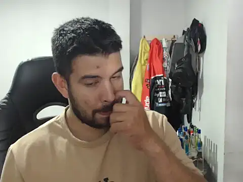 Snapshot of Axel11113 chatting on 11/24/25, 01:49 Axel11113 online show from 11/24/25, 01:49