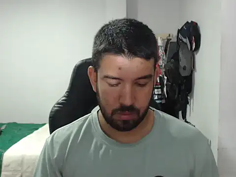 Snapshot of Axel11113 chatting on 11/25/25, 02:33 Axel11113 online show from 11/25/25, 02:33